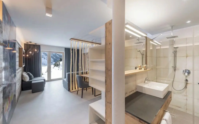 Mondschein Hotel and Chalet