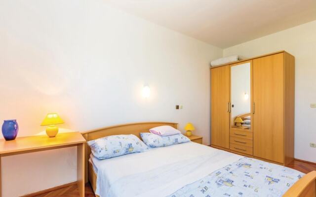 Beautiful Home in Barbat-rab With Wifi and 2 Bedrooms