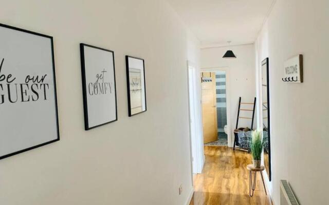 Centrally located luxury 2 bed modern apartment