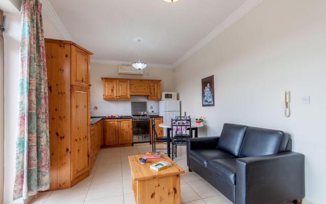 Pool and Sea, Penthouse Merill Apart 6