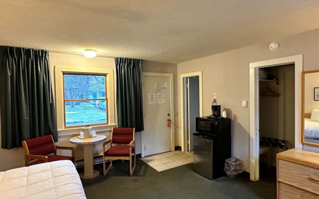 Maple Leaf Inn - Lake Placid