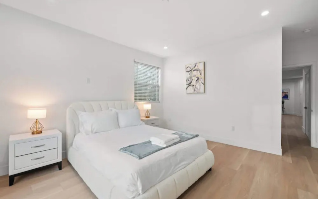 Not Affected by the Fire/modern 5BR Home With Parking, Near LA Attractions #4