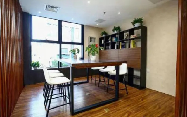 Super 8 Hotel (Beijing New International Exhibition Center Ditan Hospital)