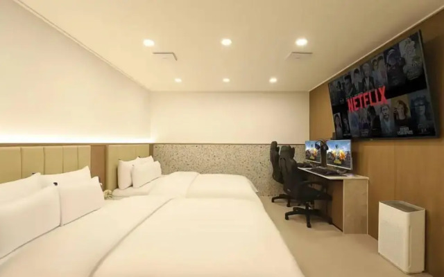 Rosy Hotel