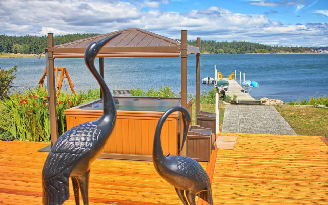 Birds of a Feather Victoria Oceanfront Studio Suites