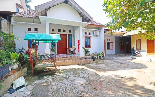 SPOT ON 91222 Kanjeng Mami Homestay Syaria