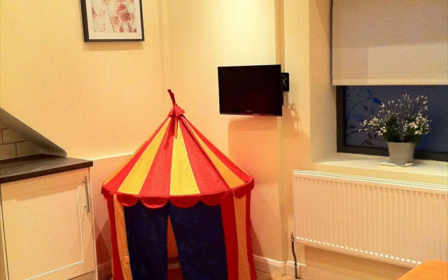 Lyall Apartment Hotel