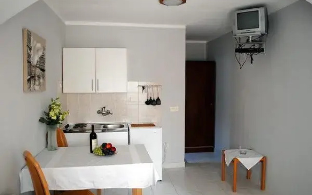 Veronica V Guest House