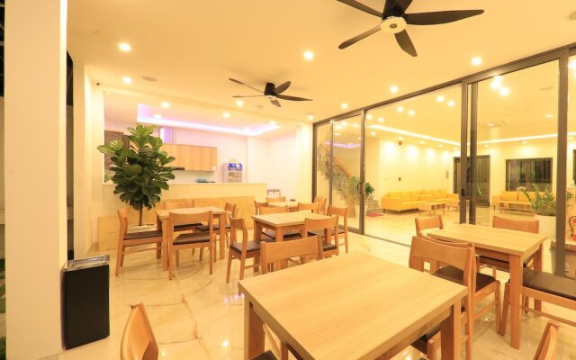 Golden Bay Hotel