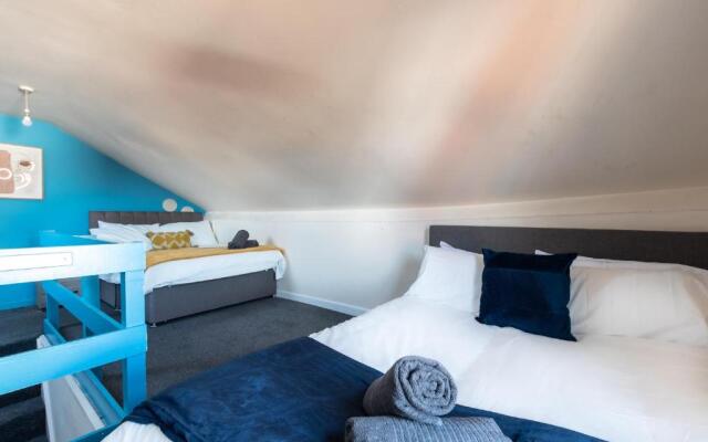 6 bed Residential home with Parking