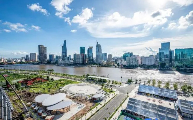 The Emerald Metropole Luxury Apartment