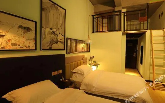 Zaishui Yifang Themed Inn