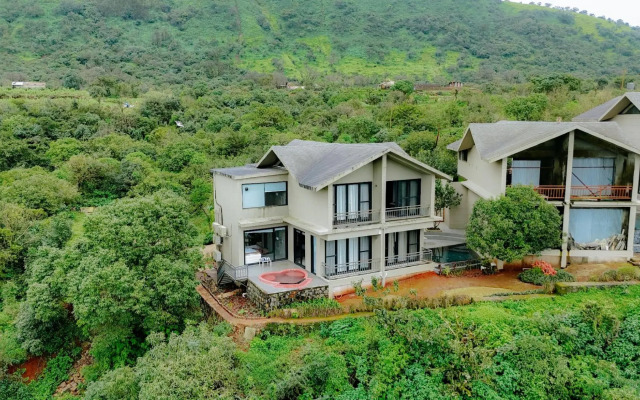 Vee Resort -The Suites of Royals