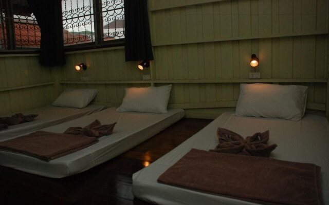 ME HUG Hostel&Restaurant