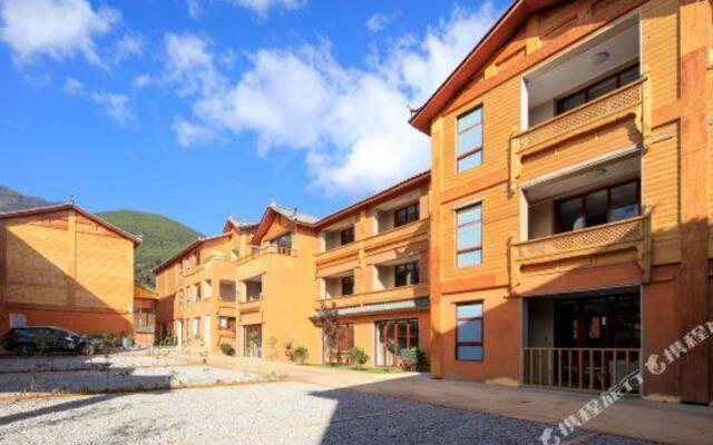 Vienna 3 Best Hotel (Yunnan Lugu Lake Passenger Station Daluoshui Wharf)