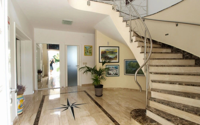 Apartment 440