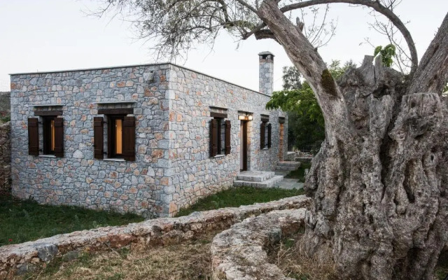 ARADENA TRADITIONAL House 4