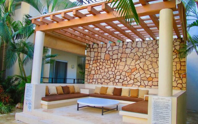 Aqua Terra Palm by Playa Paradise