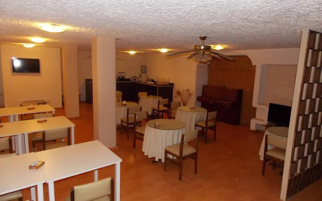 Shelton Hotel