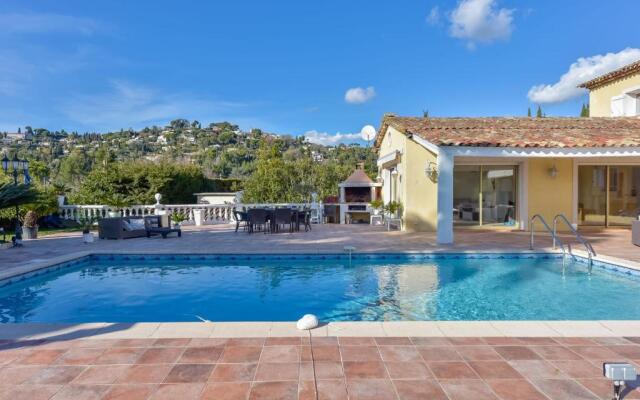 KIKILOUE Villa familiale avec piscine pour 10 à 15 min de Cannes !