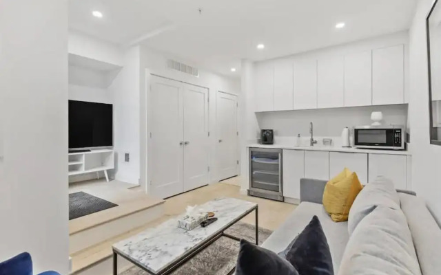 Bloomingdale Garden Unit Walk to Metro Station