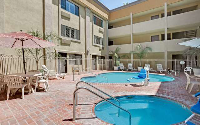 Days Inn by Wyndham West Covina