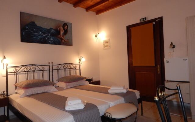 Tinos Suites & Apartments
