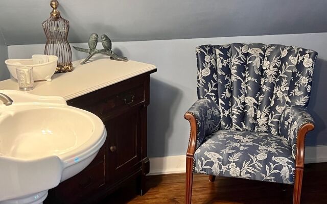 Benefield House Bed & Breakfast