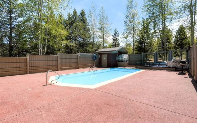 2 Bedroom Shuttle-In/Shuttle-Out Village View Hot Tub-Common