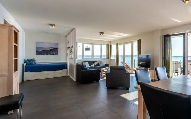 Waterfront Penthouse With Roof Terrace
