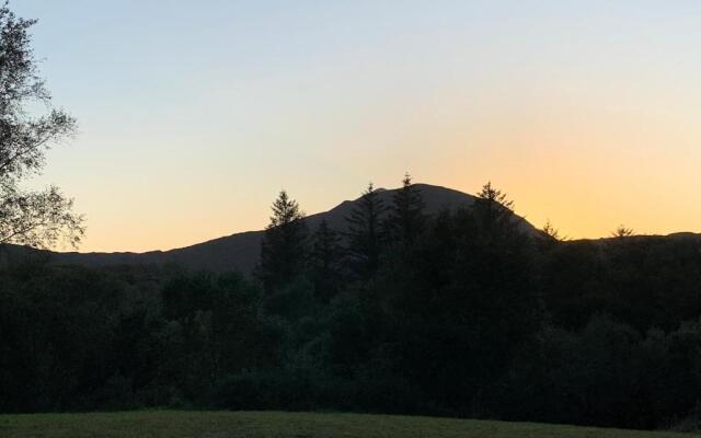 Secluded hilltop hideaway!