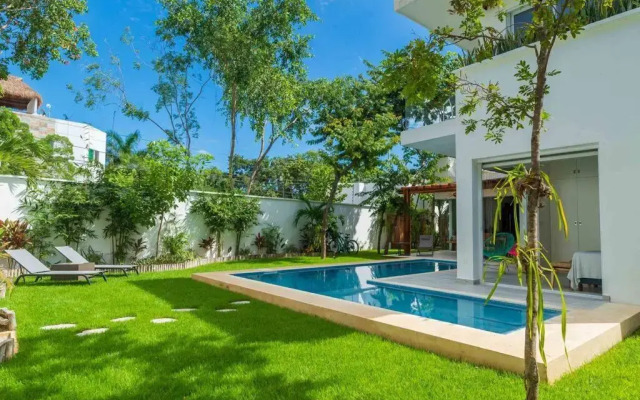 Luxury Private 3BED Villa, Garden, Pool,Security