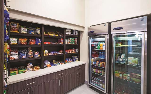 La Quinta Inn & Suites by Wyndham McAllen La Plaza Mall