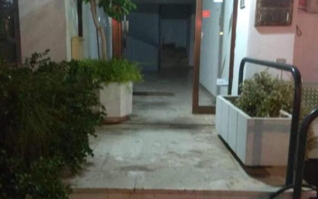 Awesome studio, 5 mins to beach, cafe, old town