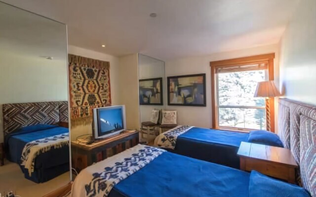 4-Bedroom 4-Bath ski-in/ski-out Condo in Vail