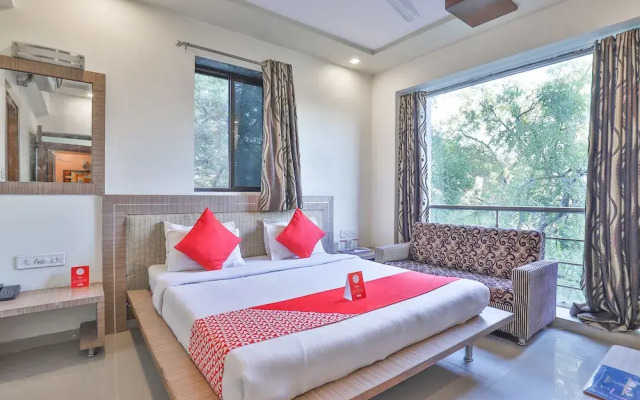 OYO 2389 Hotel The Grand Pritam