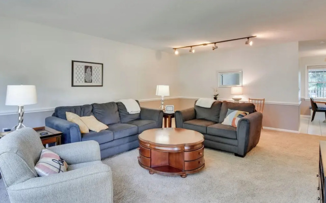 Seneca Escape w/ Screened Patio: Near Lakes!