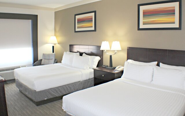 Holiday Inn Express & Suites Plainview by IHG