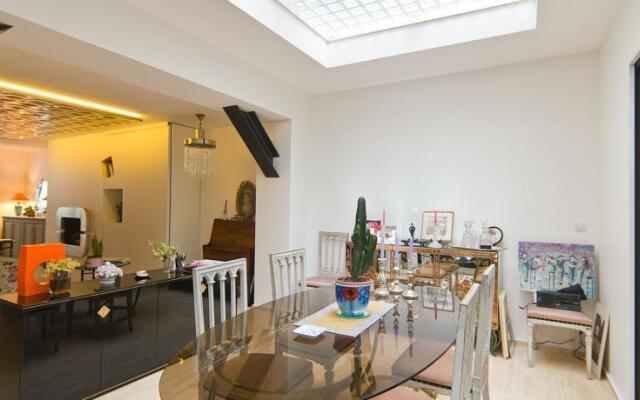 Studios Paris Bed  Breakfast  Le Jardin de Montmartre