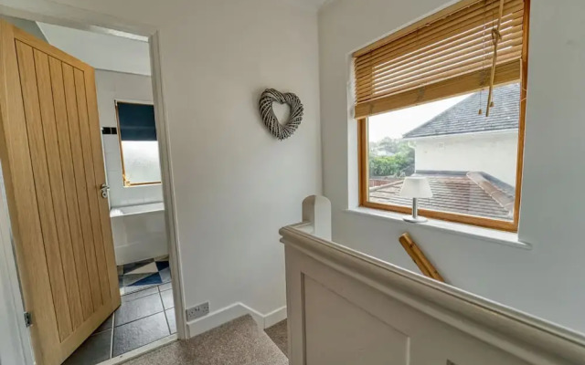 Host Stay Severn Swans House