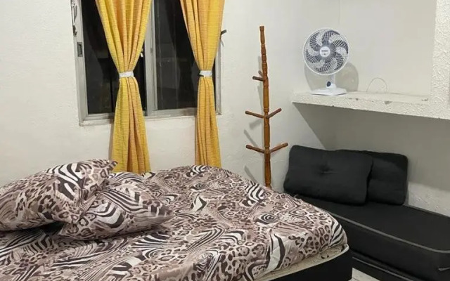 Casa térrea a 2 min da praia dos anjos