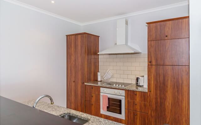 Waterfront 1BR Princes Wharf Apartment