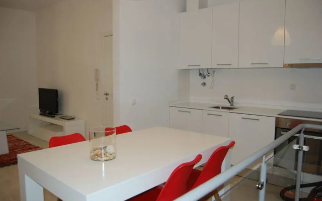 Wallis Apartments