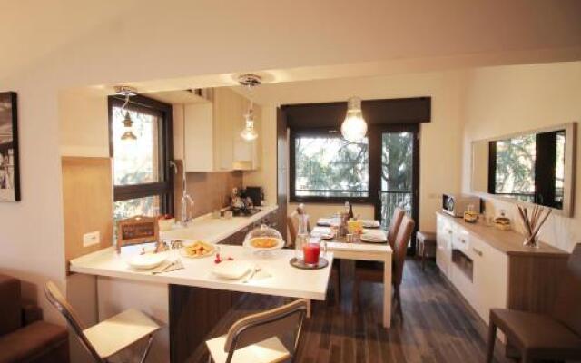 Eur Bright Spacious terraced Apartment