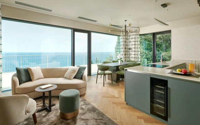 Maximilian Suites
