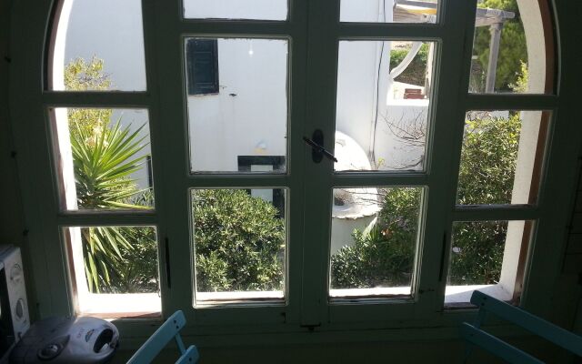 Studios and Suites Rania