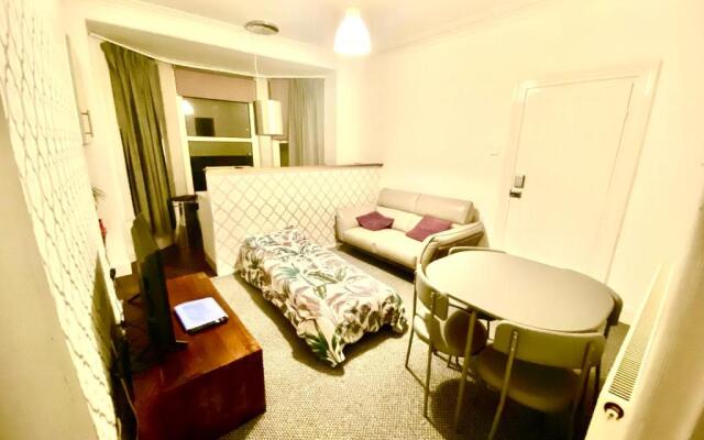 The Walnut Suite lovely one bedroom flat in Stoke.