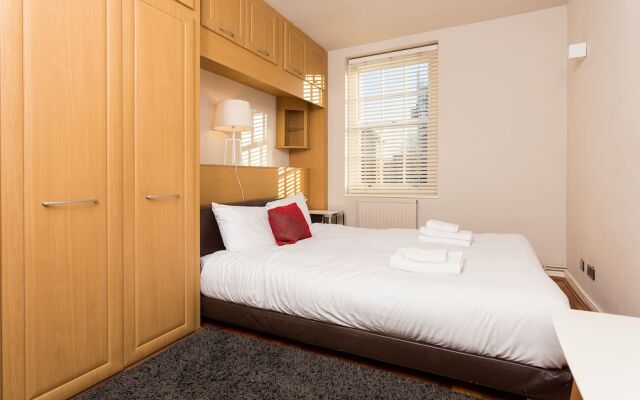 2 Bedroom Flat Sleeps 4 in Pimlico