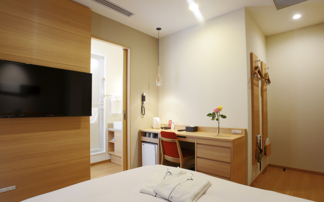 Red Roof Inn & Suites Osaka - Namba/Nippombashi