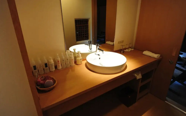 Yugawara Onsen Ashikari Ryokan